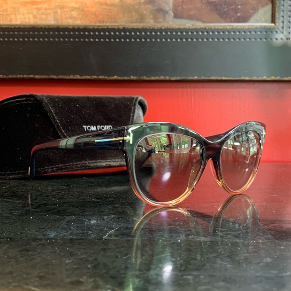 SOLD!! TOM FORD Cat-eye Sunglasses Gray Peach - Picture 8 of 16